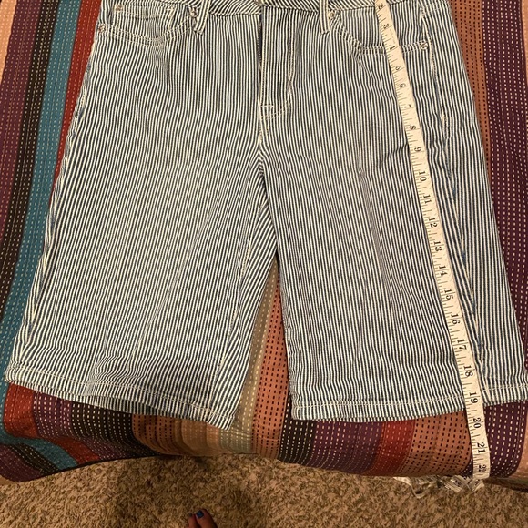 Bermuda length pinstripe shorts - Picture 3 of 4